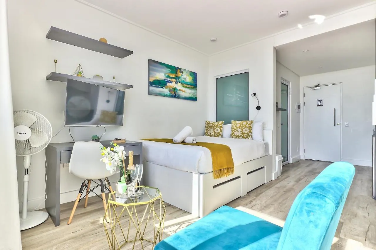 Views, Balcony & Wifi At Alberts Apartment Cape Town